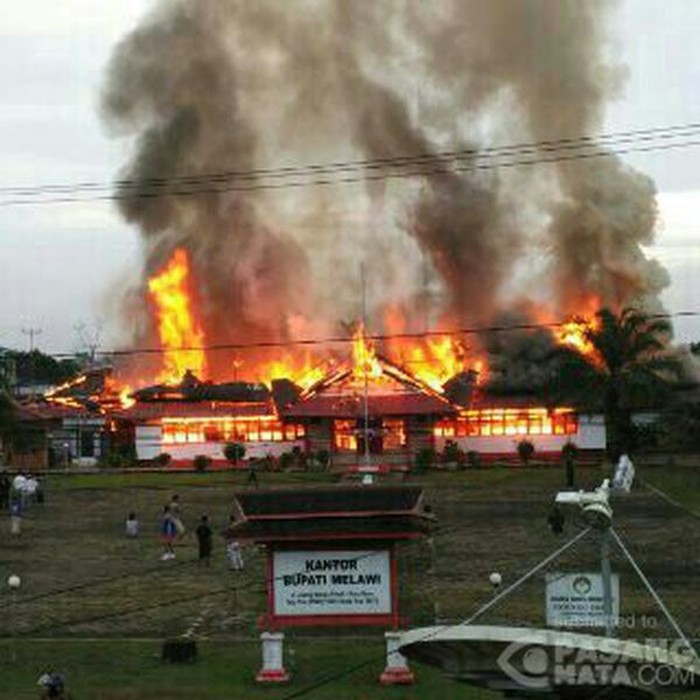 Kantor Bupati Melawi, Kalimantan Barat, Kebakaran