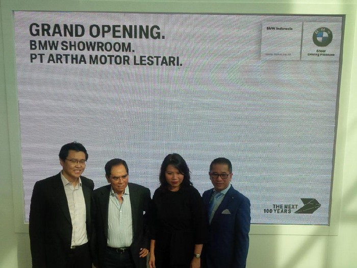 BMW Resmikan Showroom Medan