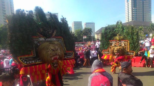 Meriahnya Parade Bhinneka Tunggal Ika, Kibarkan Merah Putih hingga Pesta Kostum