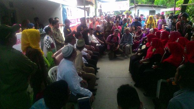 Kebiasaan Baru Anies-Sandiaga: Joget Bareng Pendukung Saat Kampanye