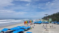 Pantai Panjang di Bengkulu adalah destinasi wisata bahari baru yang mirip dengan Pantai Gold Coast di Australia. Tak kalah keren, Pantai Panjang siap menarik wisatawan datang ke Bengkulu (Fitraya/detikTravel)