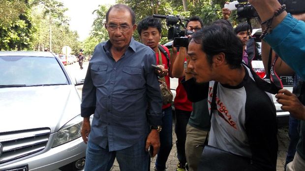 Max Sopacua melayat Sutan Bhatoegana