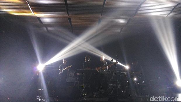 'Believe in Anything Tour', Konser Tunggal dari The Trees & The Wild
