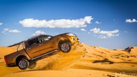 Dalam uji kemudi di Gurun Sahara, peserta menggunakan Nissan Navara spesifikasi Eropa, dengan mesin diesel 2.3L dengan versi 160PS single-turbo dan 190PS twin turbo. Foto: Nissan Motor Indonesia