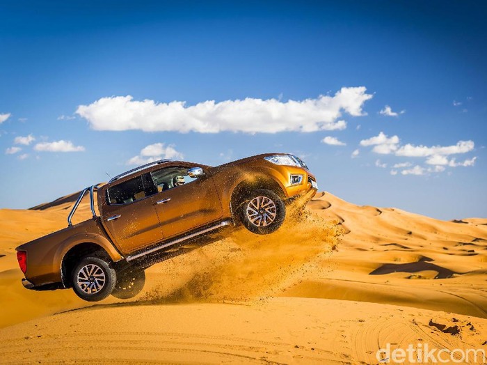 Nissan Navara Jumpalitan di Gurun Sahara