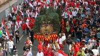 Selain arak-arakan, gelaran karnaval cinta NKRI juga diisi beragam atraksi daerah. Seperti Reog Ponorogo dan Barongan, Tarian Maluku, Rebana, komunitas sepeda onthel, Ondel-ondel, drum band serta atraksi lainnya.