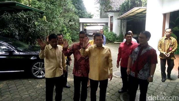 Novanto Sambangi Kediaman Megawati, Bahas Apa?