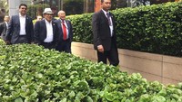 Sebelum menghadiri acara siang nanti, JK menyempatkan diri berjalan-jalan di sekitar kota Lima.