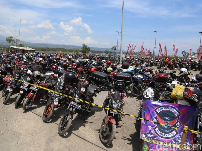 Puluhan Ribu Bikers Ikuti Lebaran Honda di Bayuwangi