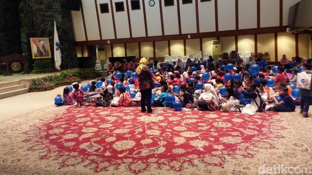 Balai Kota DKI Diserbu Ratusan Anak, Ikut Lomba Mewarnai dan Keliling Jakarta