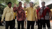Mereka disambut oleh Sekjen PDIP Hasto Kristiyanto dan Wasekjen PDIP Ahmad Basarah.