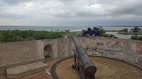 Setiap bastion atau pos jaga di sudut benteng, juga asyik buat jadi spot foto. Terutama yang ada meriamnya, pasti seru berfoto-foto dengan latar belakang meriam di belakangnya (Fitraya/detikTravel)