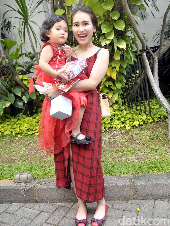 Hidung Bilqis Kemasukan Lego, Ayu Ting Ting Kini Lebih Hati-hati