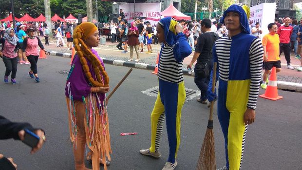 Pakai Kostum  Unik di ToleRun Peserta Lari  Ini Jadi 