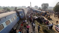 Ini penampakan kecelakaan kereta api di wilayah utara India pada Minggu (20/22/2016).