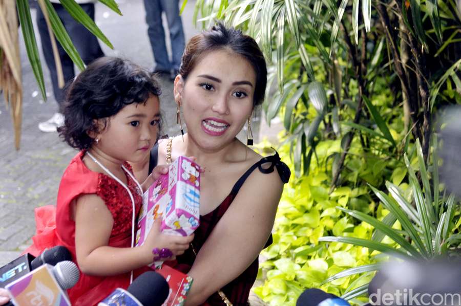 Ayu Ting Ting Tampil Kompak Bersama Bilqis