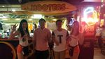 Penampakan Restoran dengan Pelayan Super Seksi di Taiwan