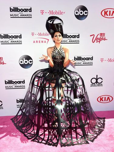 Penyanyi Z LaLa Tampil dengan Rambut ala Lidah Sapi di American Music Awards 