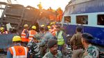 Ini Penampakan Kecelakaan Kereta di India Yang Tewaskan 119 Orang