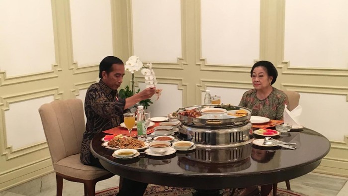 Megawati makan siang bersama Jokowi Megawati makan siang bersama Jokowi