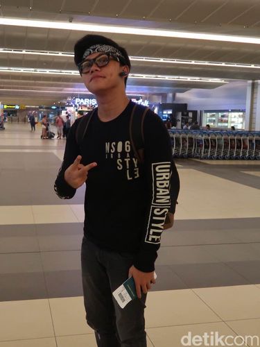 Foto: OOTD Saat <i>Traveling</i> Ala Rizky Febian dan Ify 'Blink'