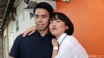 Pose Kocak Fitri Tropica dan Suami, Couples Goals?