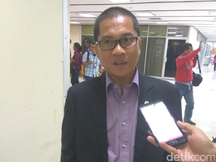 Mega Sentil Parpol Lain Soal Beda Dukungan di Pilgub DKI, PAN: Tidak Relevan