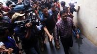 Djarot menyampaikan, pihaknya berharap agar polisi selaku Penegakkan Hukum Terpadu (Gakumdu) dapat mengungkap siapa aktor politik di balik penghadangan kampanyenya itu.
