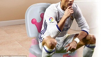 Ronaldo digambarkan duduk di kloset. Foto: Istimewa