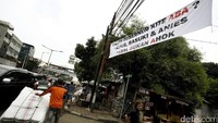 Dalam spanduk tersebut, berisi pesan untuk tidak memilih Ahok.
