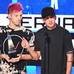 Album Twenty One Pilots Laris Manis, Jadi Si Paling Ngerock