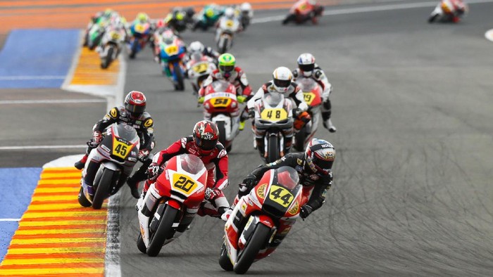 Aksi Dimas Ekky dan Andi Gilang di Seri Terakhir FIM CEV 2016