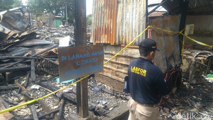Selidiki Penyebab Kebakaran, Polisi Olah TKP Pasar Waru Semarang
