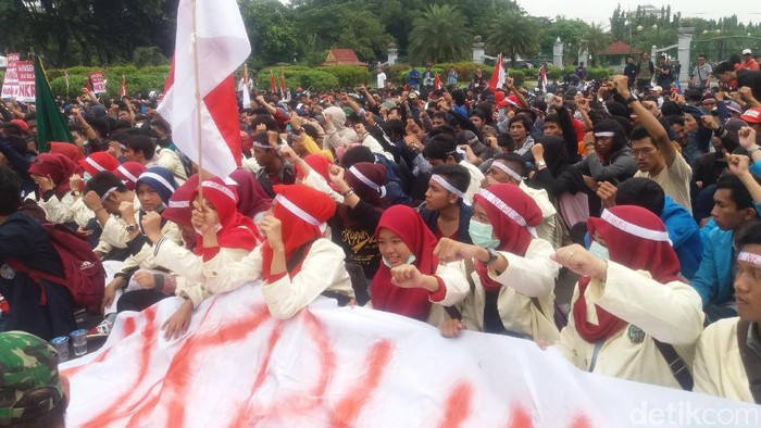 Meski Tidak Bisa Bertemu Perwakilan Pemerintah, Aksi Mahasiswa Bubar Tertib