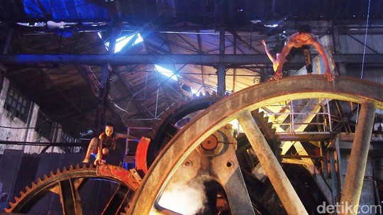 Sardono dalam Fabriek Fikr 2 Sardono dalam Fabriek Fikr 2