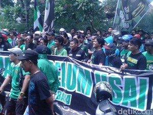 Gara-gara Tertibkan Spanduk Protes PSSI, Satpol PP Surabaya Didemo Bonek