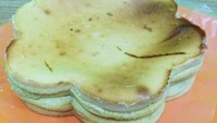 Khusus Sabtu dan Minggu tersedia kue-kue Kalimantan dan nasi kuning. Seperti Sarimuka, Amparan Tatak, dan Bingka. Rumah makan juga menerima pesanan soto hingga aneka kue khas Banjarmasin untuk berbagai acara.