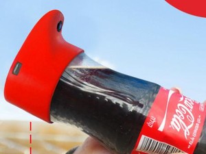 Sambil Minum, Botol Coca-Cola Ini Bisa Dipakai untuk Selfie!