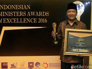 Bupati Irsyad Raih Penghargaan Best Innovative Figures of The Year 2016