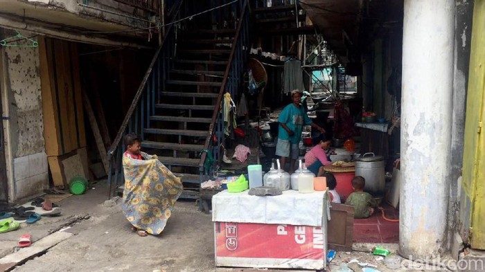 Cerita Roliyah Terpaksa Bertahan di Rusun Penjaringan yang Terbengkalai