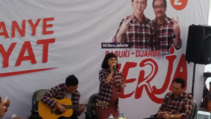 Dukung Ahok, Andien Nyanyi Maju Tak Gentar di Rumah Lembang