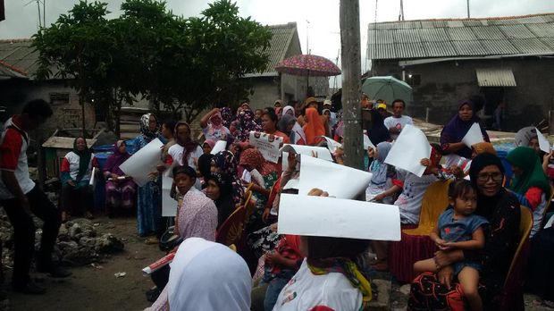 Ditemani Istri, Anies Baswedan Dengarkan Keluhan Warga Kepulauan Seribu