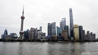 Ini salah satu pemandangan dengan jejeran gedung bertingkat paling ikonik di The Bund, Shanghai, China.
