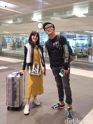 Foto: OOTD Saat <i>Traveling</i> Ala Rizky Febian dan Ify 'Blink'