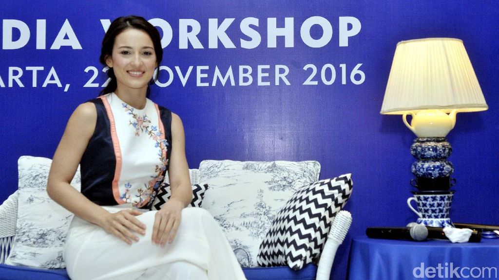 Pesona Wajah Indo dan Daya Tarik Julie Estelle di Layar Lebar