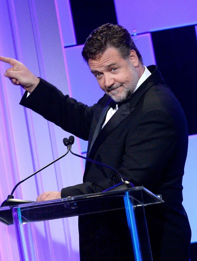 Russell Crowe yang pernah meraih Oscar bisa saja memilih hidup mewah dengan pendapatannya sebagai aktor. Namun dia memutuskan untuk tinggal di Australia dan hidup di desa. Untuk keseharian, dia memilih naik mobil jeep tua. Russell juga diketahui sering mendonasikan uangnya untuk sebuah sekolah di Montreal yang rusak akibat serangan teroris pada 2004. Foto: Kevork Djansezian/Getty Images