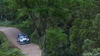 Rombongan Datsun Risers Expedition 2 harus melewati berbagai medan, mulai dari tikungan tajam, tanjakan dan turunan.
