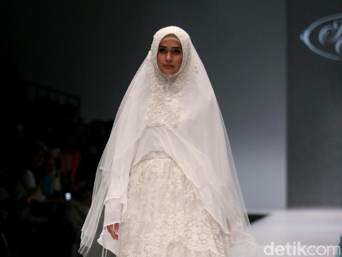 Fashion Show Cynthia Mahendra Koleksi busana Cynthia Mahendra di Jakarta Fashion Week 2017. Senayan City. Jakarta.