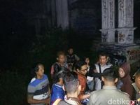 Foto-foto Hasil Razia Satpol PP di Bangunan Angker 'Rumah Hantu Darmo'