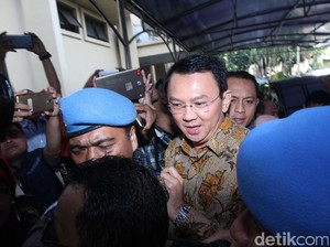 Ahok Kelelahan Diperiksa 8 Jam, Ruhut: Hanya Bisa Senyum dan Say Hello